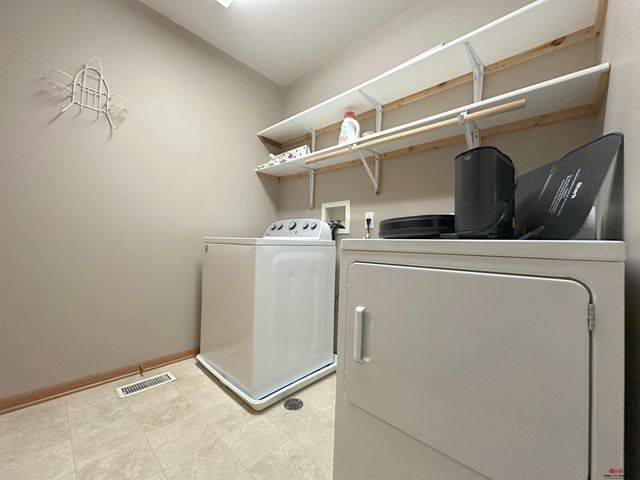 3810 S 189Th Street, Omaha, NE 68130