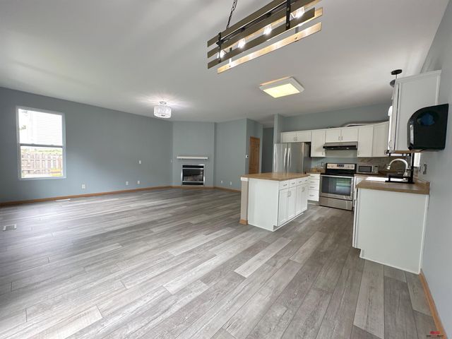 3810 S 189Th Street, Omaha, NE 68130