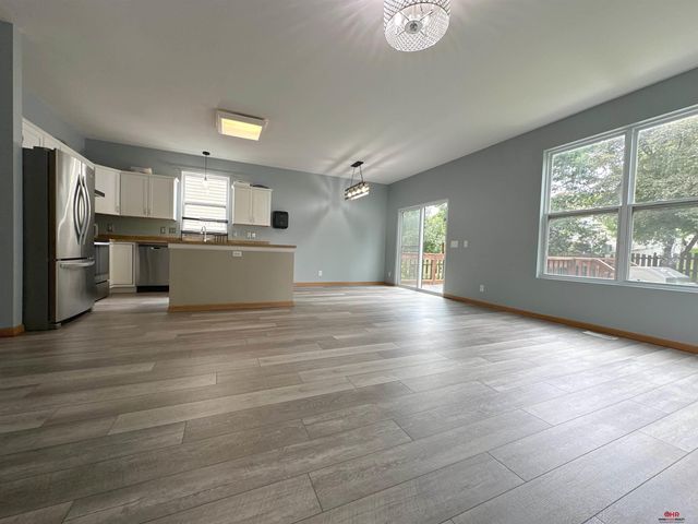 3810 S 189Th Street, Omaha, NE 68130