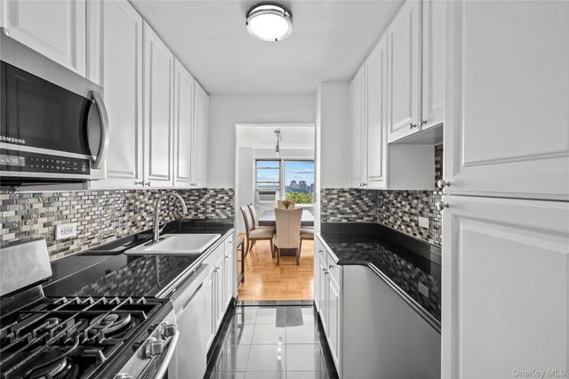 4555 Henry Hudson Parkway A908, Bronx, NY 10471