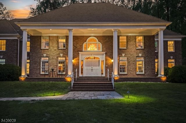 5 Chilton Rd, Chester Twp., NJ 07930