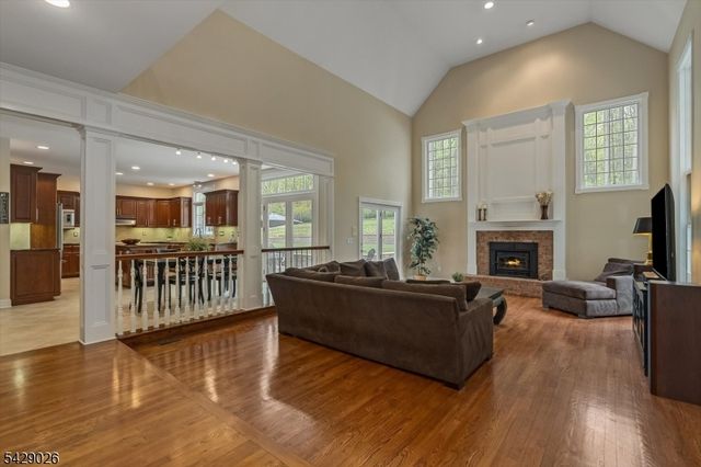 5 Chilton Rd, Chester Twp., NJ 07930