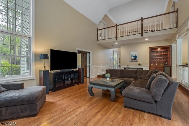 5 Chilton Rd, Chester Twp., NJ 07930