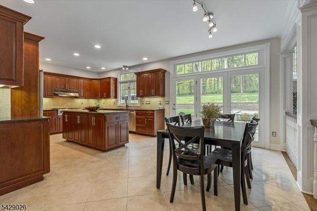 5 Chilton Rd, Chester Twp., NJ 07930