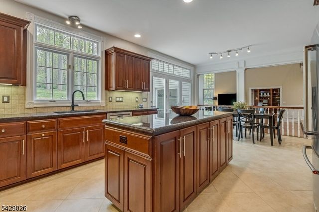 5 Chilton Rd, Chester Twp., NJ 07930