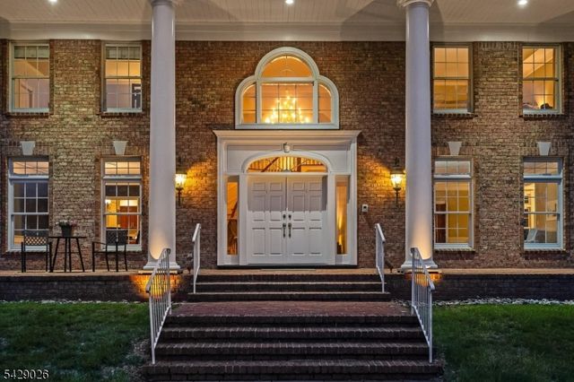 5 Chilton Rd, Chester Twp., NJ 07930