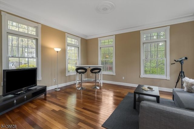 5 Chilton Rd, Chester Twp., NJ 07930
