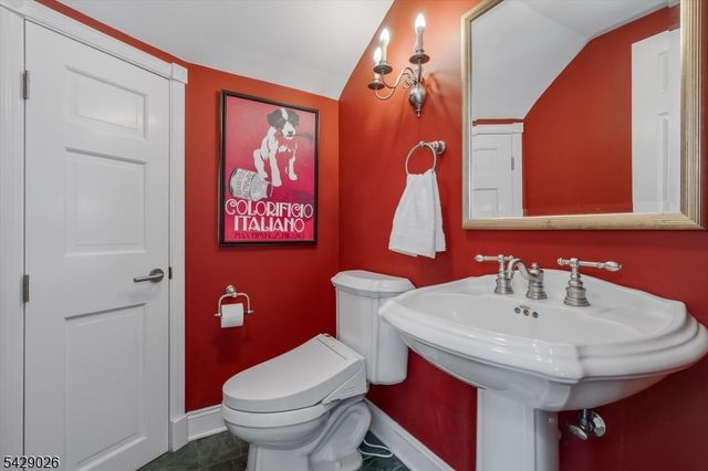 5 Chilton Rd, Chester Twp., NJ 07930