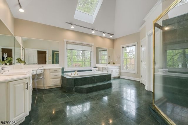 5 Chilton Rd, Chester Twp., NJ 07930