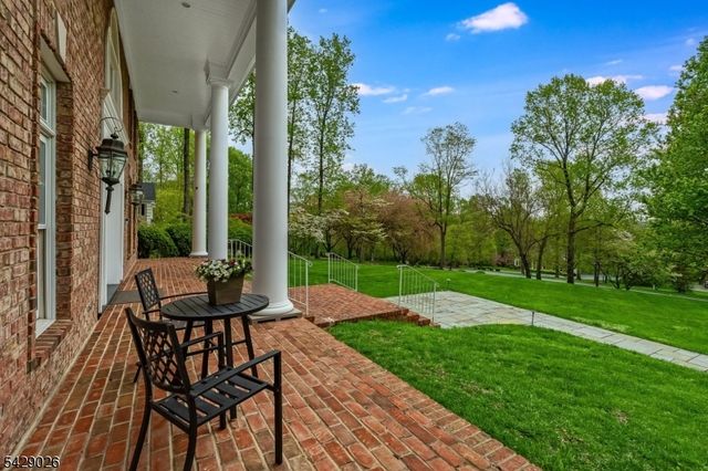 5 Chilton Rd, Chester Twp., NJ 07930