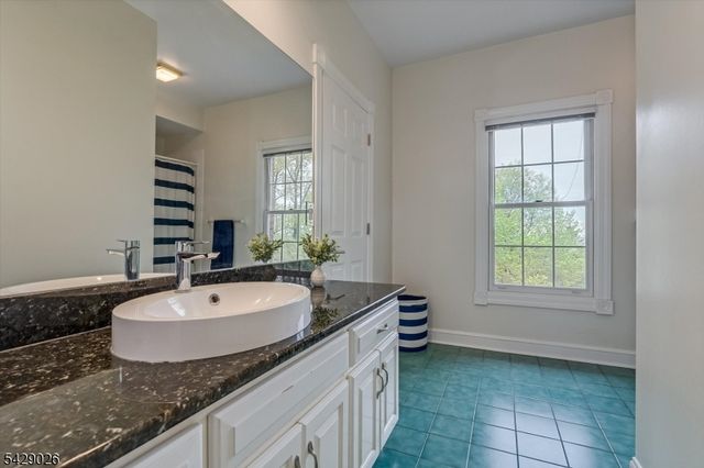 5 Chilton Rd, Chester Twp., NJ 07930