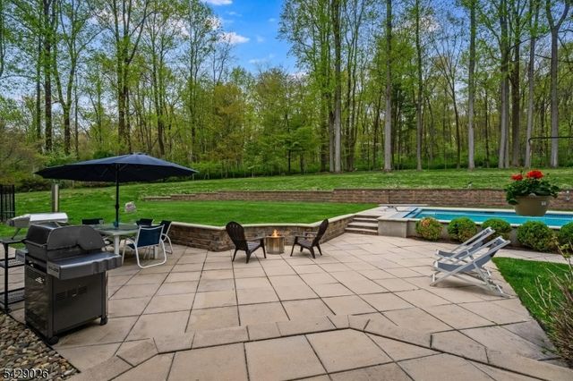 5 Chilton Rd, Chester Twp., NJ 07930