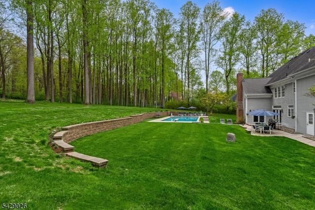 5 Chilton Rd, Chester Twp., NJ 07930