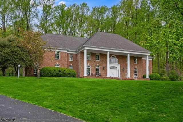5 Chilton Rd, Chester Twp., NJ 07930