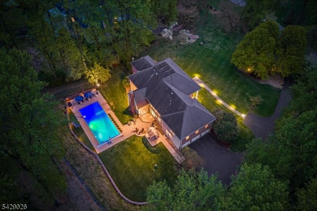 5 Chilton Rd, Chester Twp., NJ 07930
