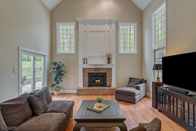 5 Chilton Rd, Chester Twp., NJ 07930