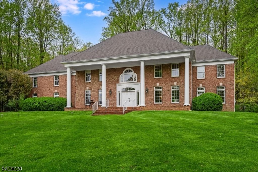 5 Chilton Rd, Chester Twp., NJ 07930