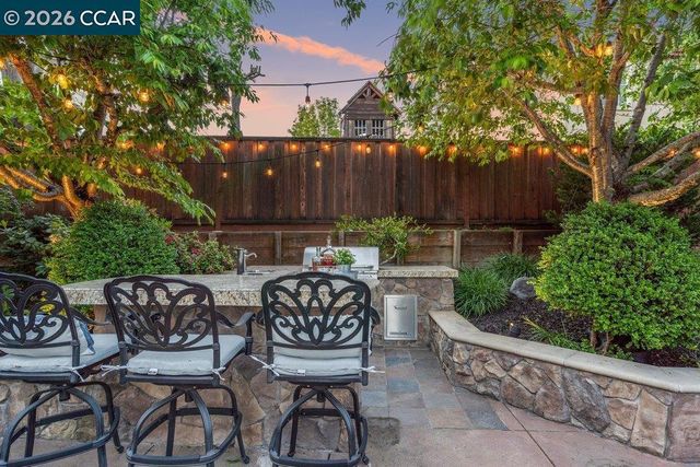 347 Shelterwood Ct, Danville, CA 94506