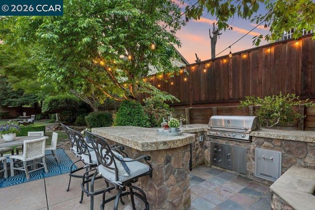 347 Shelterwood Ct, Danville, CA 94506