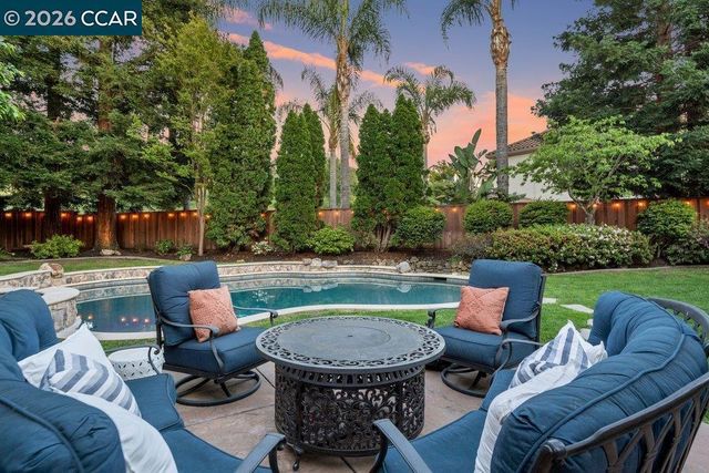 347 Shelterwood Ct, Danville, CA 94506