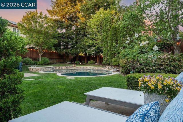 347 Shelterwood Ct, Danville, CA 94506