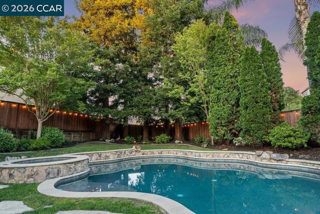 347 Shelterwood Ct, Danville, CA 94506