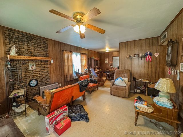 472665 E 780 Road, Stilwell, OK 74960
