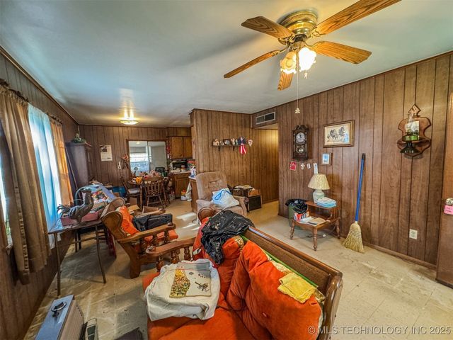 472665 E 780 Road, Stilwell, OK 74960