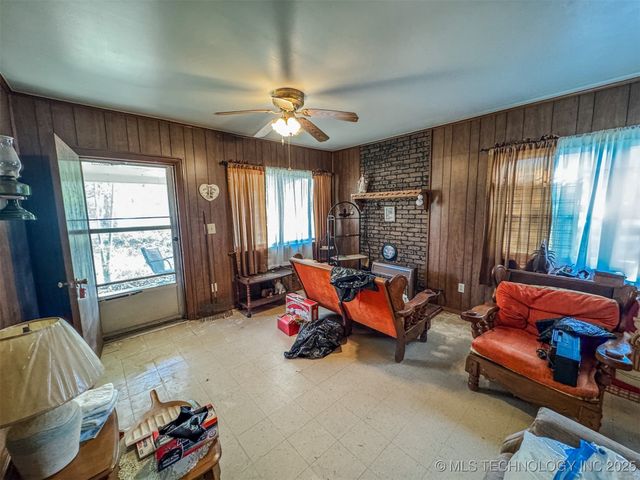 472665 E 780 Road, Stilwell, OK 74960