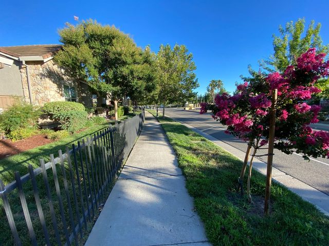 4385 Hovnanian Dr, Sacramento, CA 95834