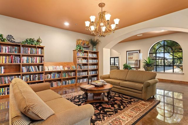 4385 Hovnanian Dr, Sacramento, CA 95834