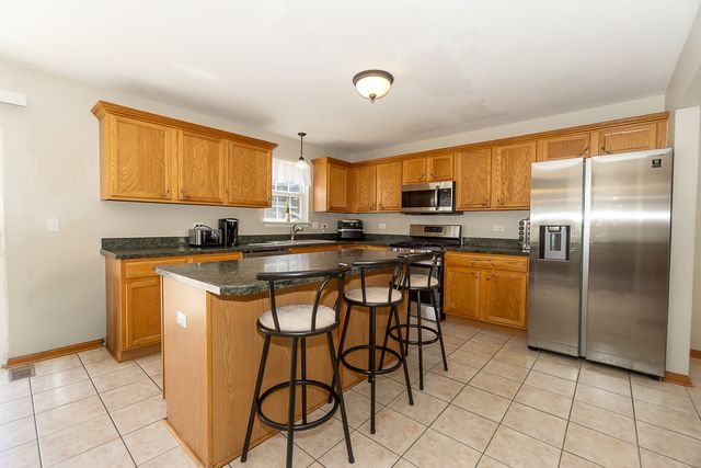 1808 Arbor Gate Drive, Plainfield, IL 60586