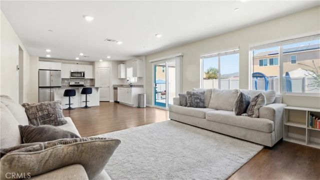 579 Pinyon, San Jacinto, CA 92583