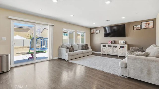 579 Pinyon, San Jacinto, CA 92583