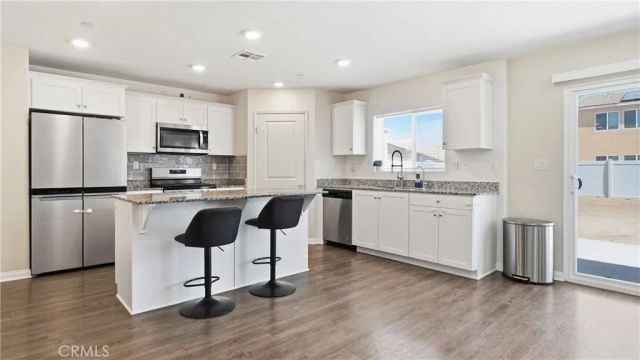 579 Pinyon, San Jacinto, CA 92583