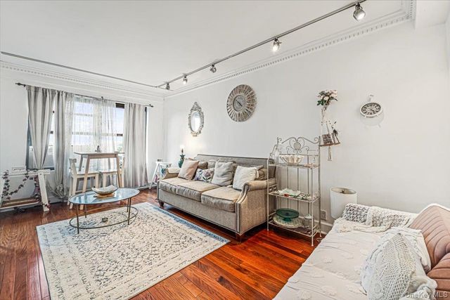 99-60 63rd Road 7S, Rego Park, NY 11374
