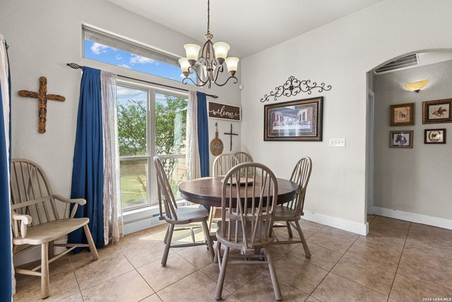 1812 Wandering Trail, Pleasanton, TX 78064