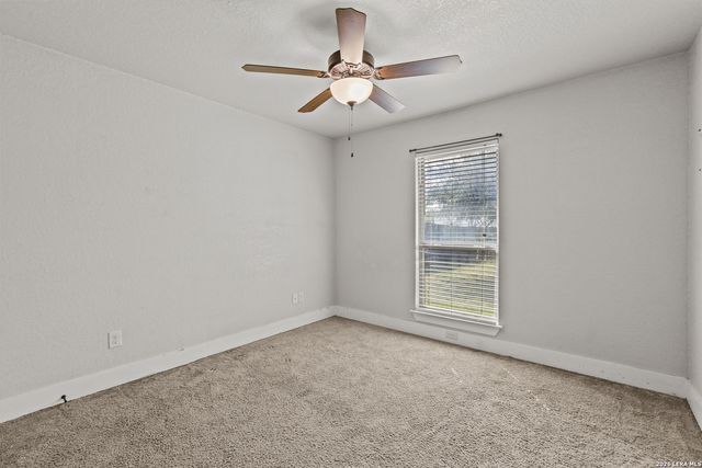 1812 Wandering Trail, Pleasanton, TX 78064