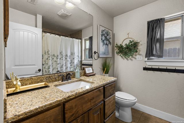 1812 Wandering Trail, Pleasanton, TX 78064