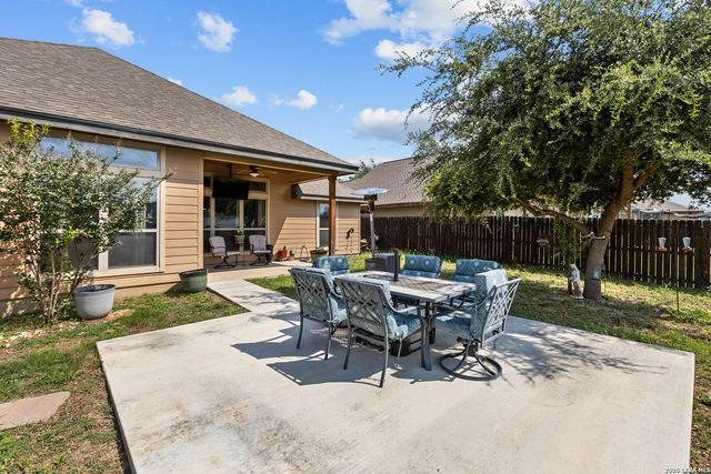 1812 Wandering Trail, Pleasanton, TX 78064