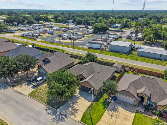 1812 Wandering Trail, Pleasanton, TX 78064