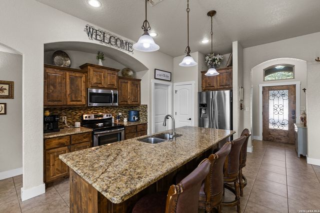 1812 Wandering Trail, Pleasanton, TX 78064