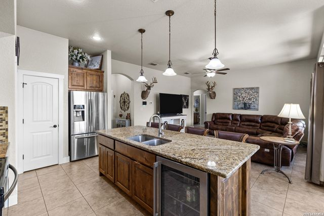 1812 Wandering Trail, Pleasanton, TX 78064