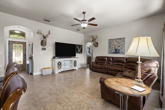 1812 Wandering Trail, Pleasanton, TX 78064