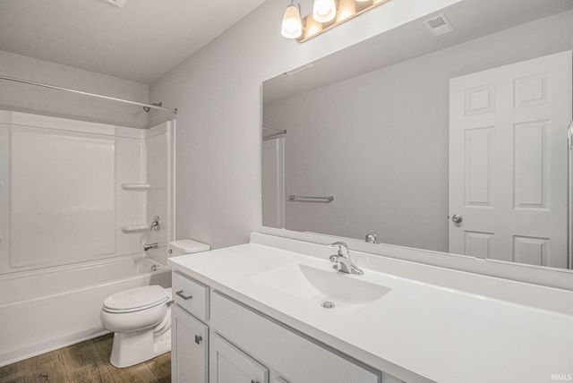 3211 Falling Oak Drive, Mishawaka, IN 46544