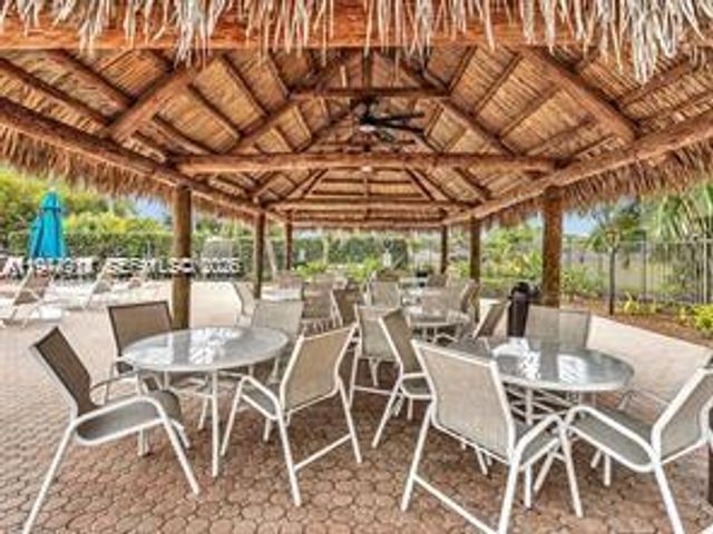 7601 SW 105th Ave, Miami, FL 33173