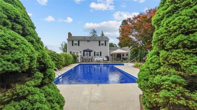 93 Tanglewood Drive, West Warwick, RI 02893