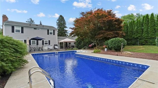 93 Tanglewood Drive, West Warwick, RI 02893