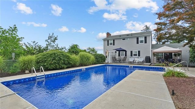 93 Tanglewood Drive, West Warwick, RI 02893