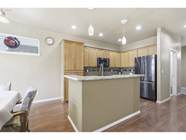 979 Se ROUNDELAY St, Hillsboro, OR 97123